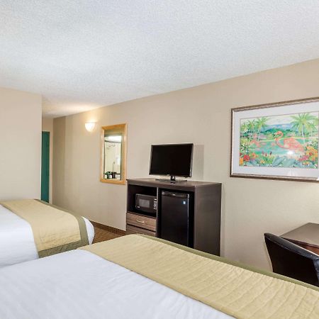 Baymont By Wyndham Fort Myers Airport Номер фото