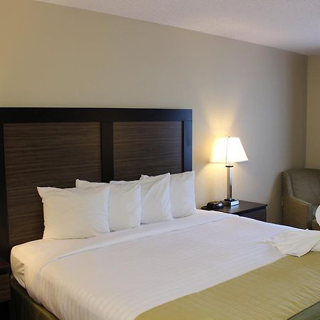 Baymont By Wyndham Fort Myers Airport Екстер'єр фото