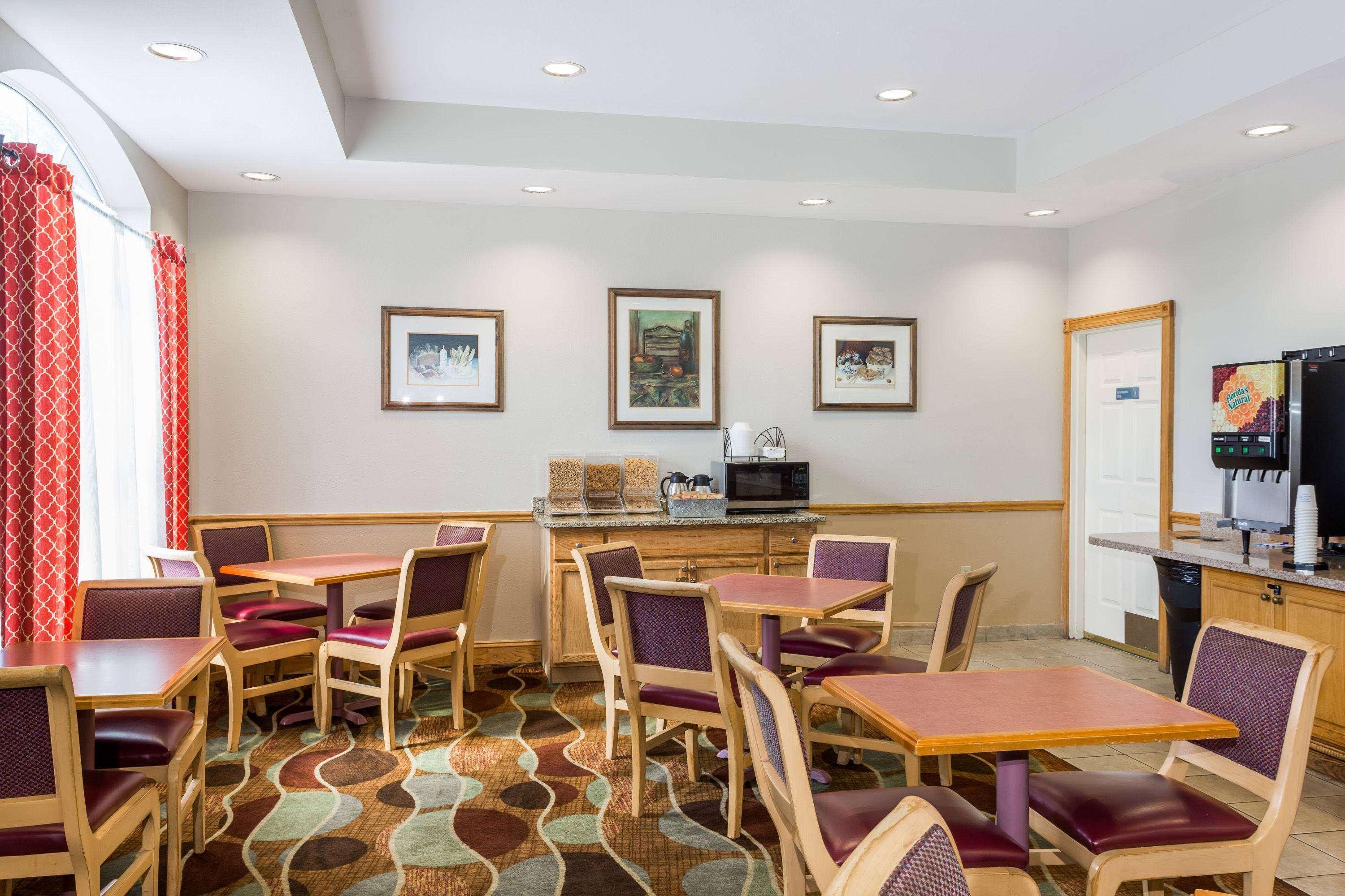 Baymont By Wyndham Fort Myers Airport Екстер'єр фото