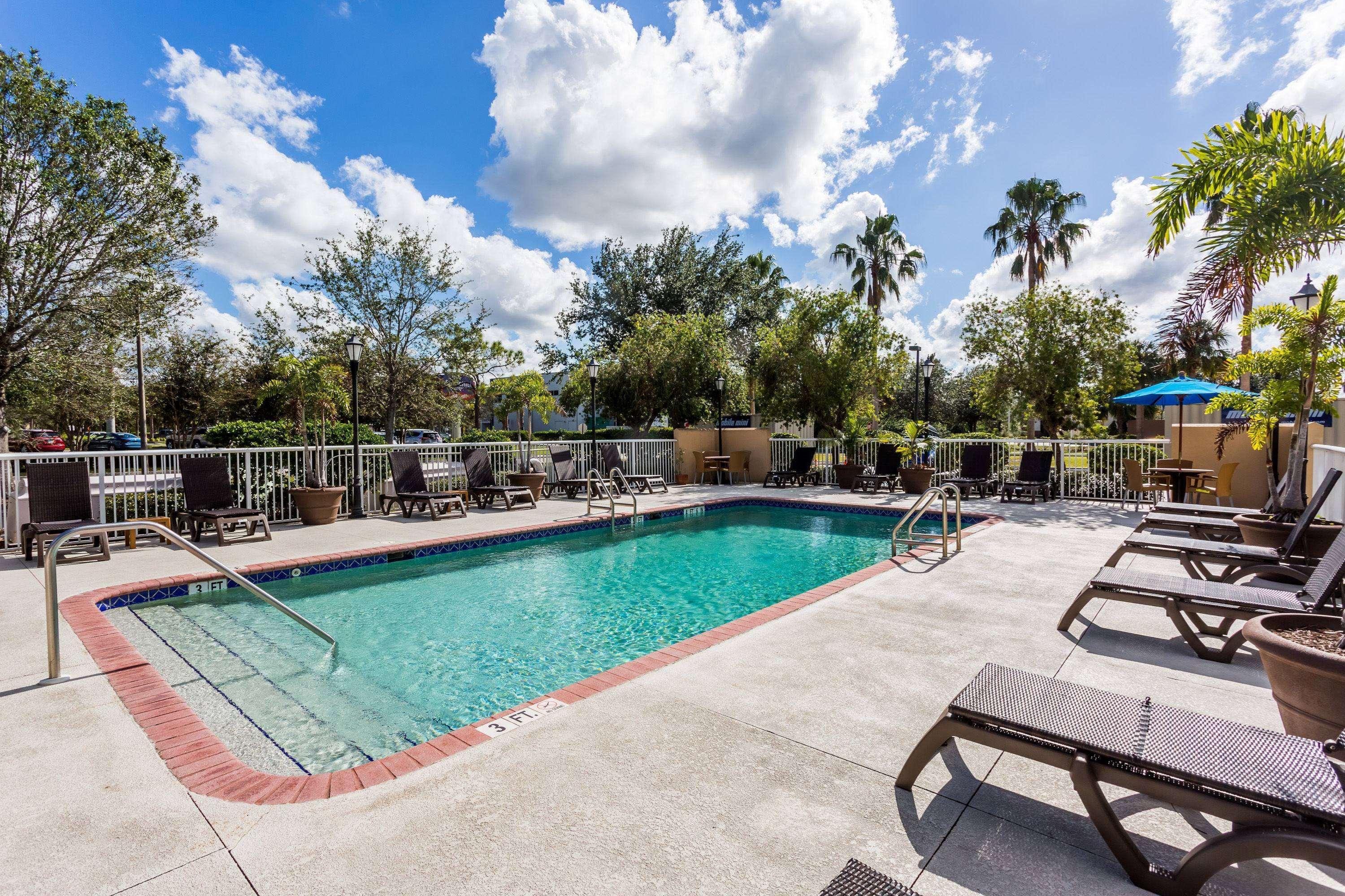 Baymont By Wyndham Fort Myers Airport Екстер'єр фото