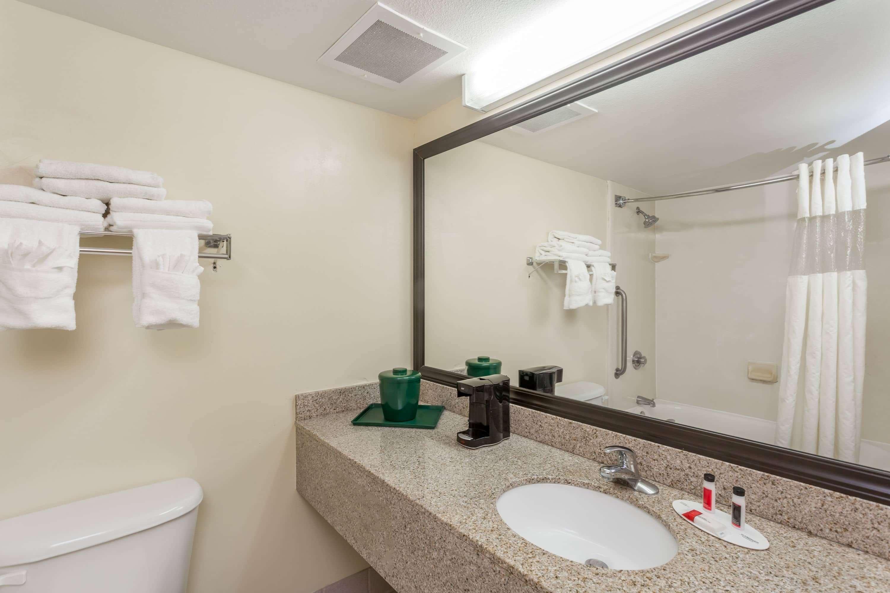 Baymont By Wyndham Fort Myers Airport Екстер'єр фото