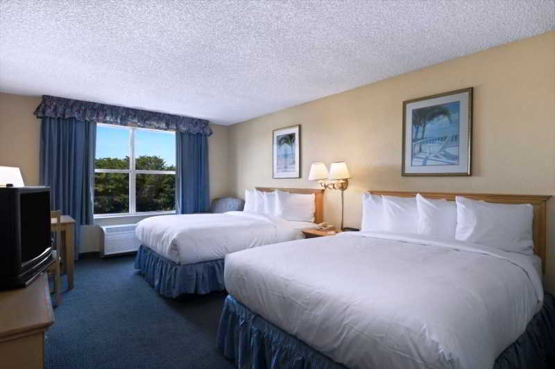 Baymont By Wyndham Fort Myers Airport Номер фото
