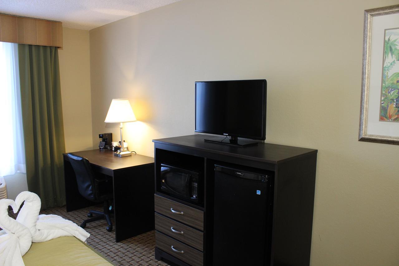 Baymont By Wyndham Fort Myers Airport Екстер'єр фото