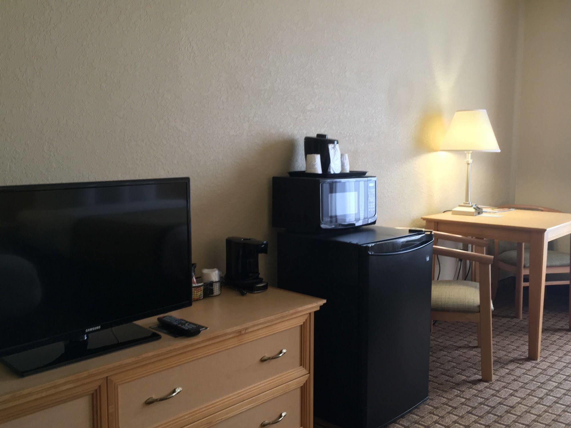 Baymont By Wyndham Fort Myers Airport Екстер'єр фото