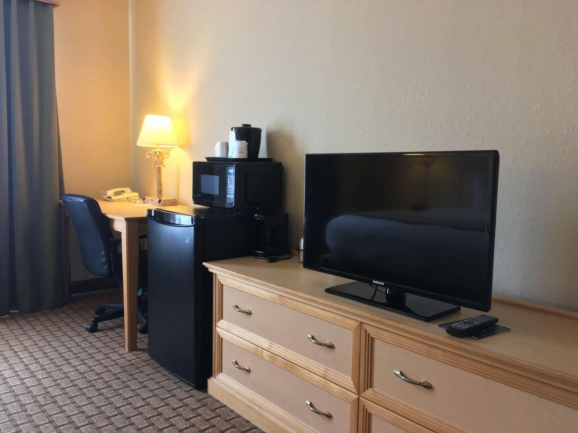 Baymont By Wyndham Fort Myers Airport Екстер'єр фото