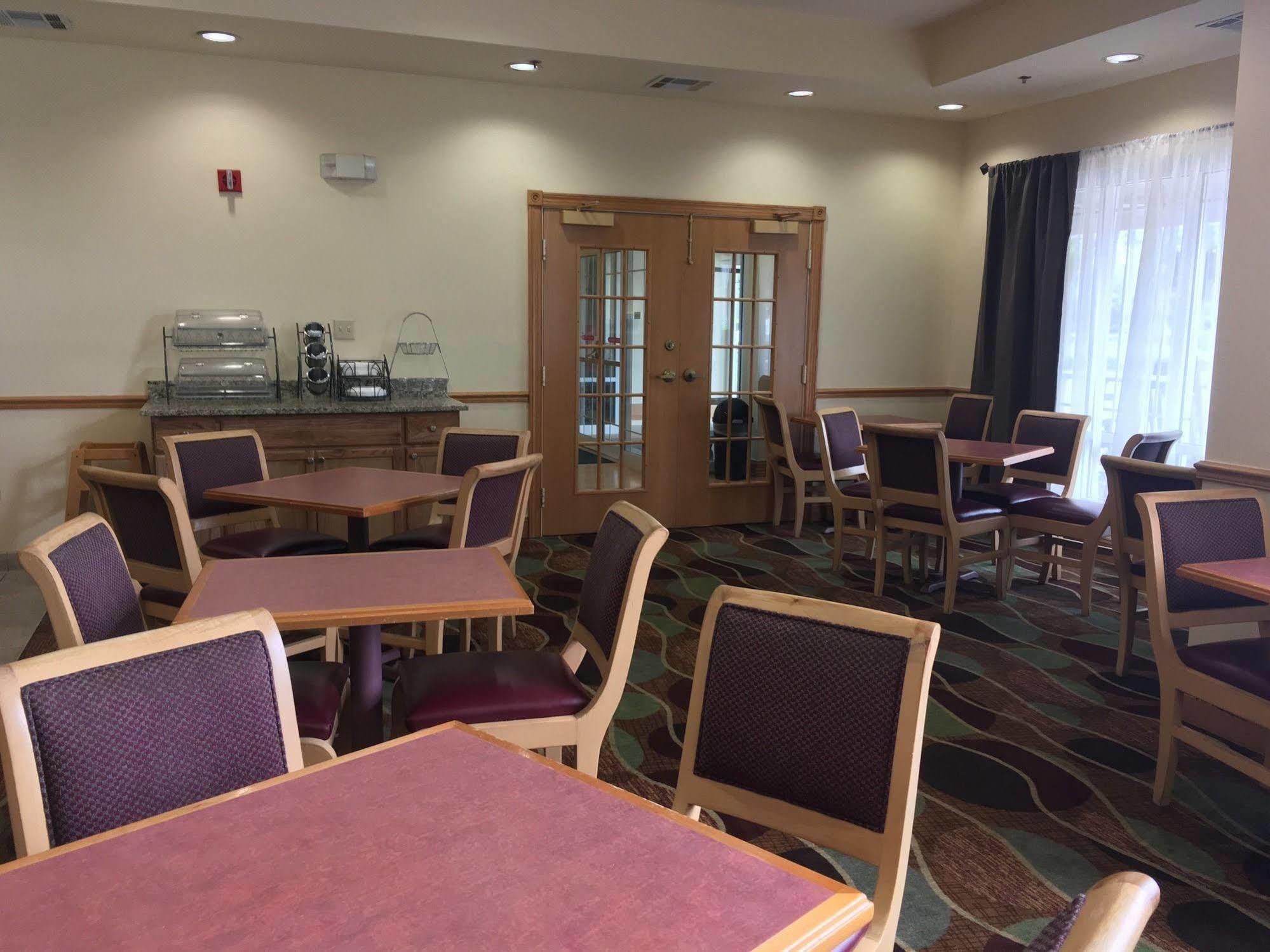 Baymont By Wyndham Fort Myers Airport Екстер'єр фото